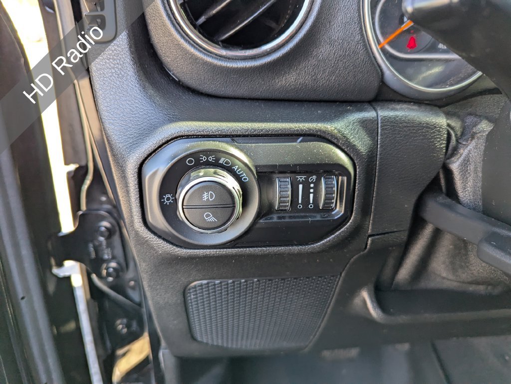 Used 2021 Jeep Gladiator Overland AWD/4WD image 18