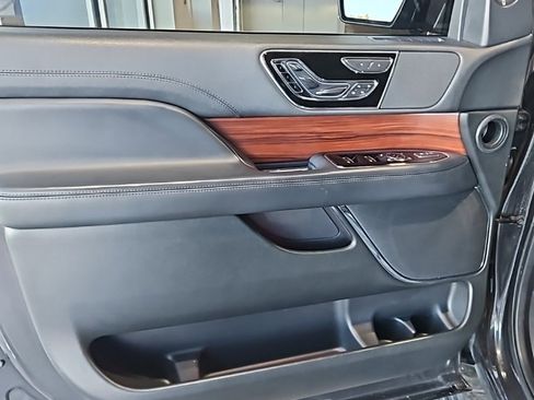 Used 2023 Lincoln Navigator Reserve image 29