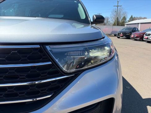 Used 2022 Ford Explorer XLT image 18