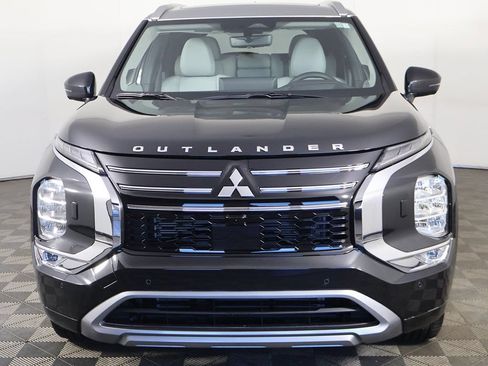 Used 2025 Mitsubishi Outlander AWD image 16