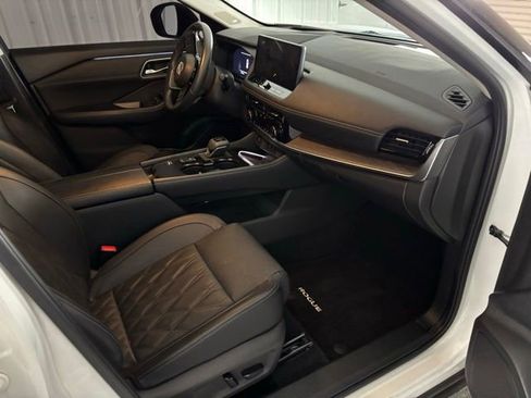 Used 2024 Nissan Rogue Platinum w/ Platinum Premium Package image 21