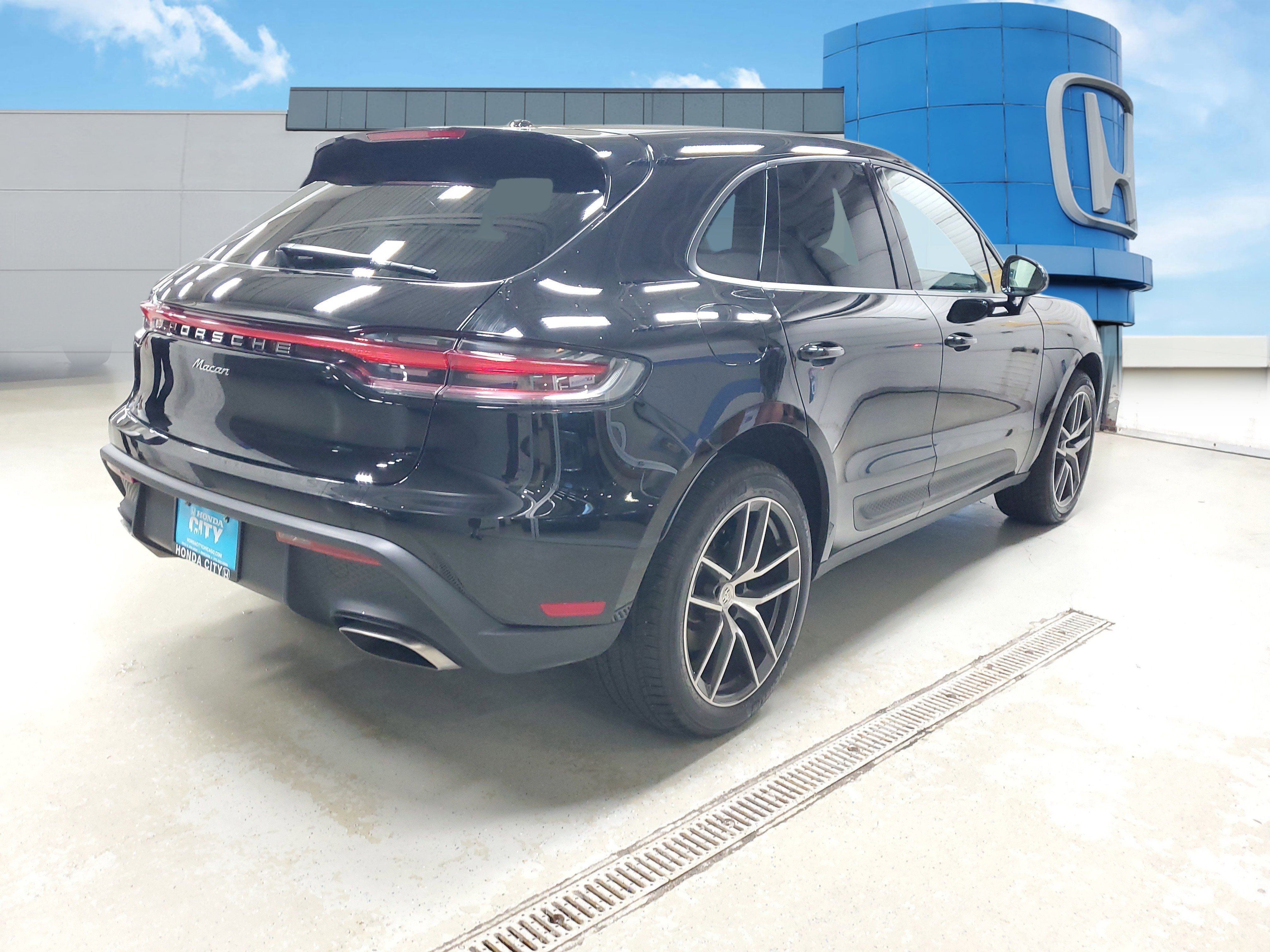 Used 2025 Porsche Macan AWD/4WD image 5