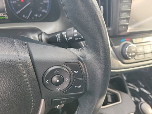 Used 2018 Toyota RAV4 XLE AWD/4WD image 20
