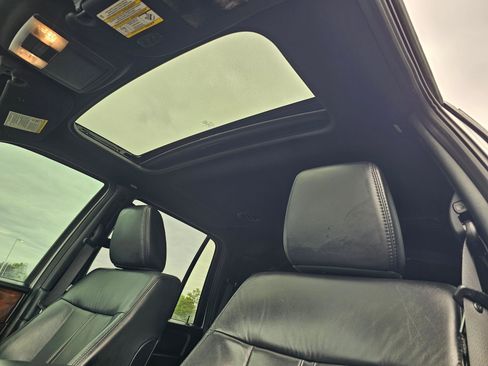 Used 2016 Lincoln Navigator Select AWD/4WD image 27