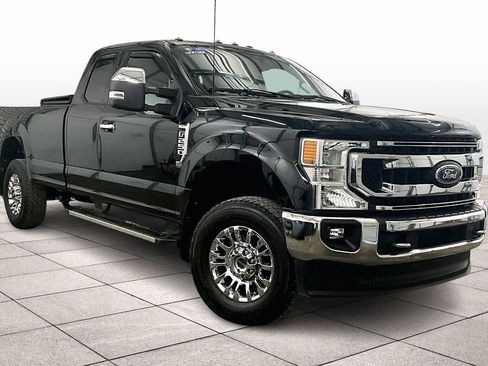 Used 2022 Ford F250 XLT w/ XLT Premium Package image 2