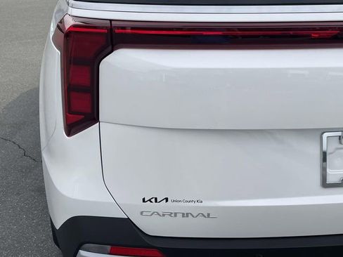 New 2026 Kia Carnival EX image 14
