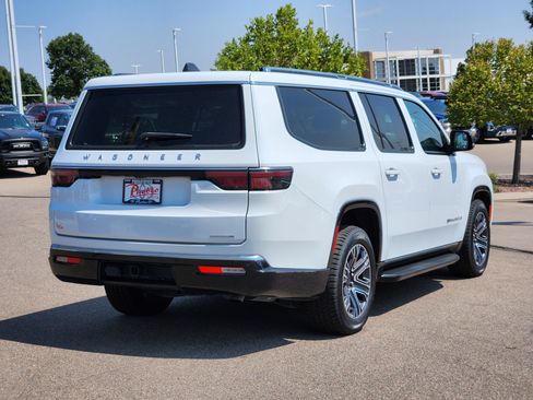 Used 2024 Jeep Wagoneer L Series II w/ Flexible Seating Group AWD/4WD image 3