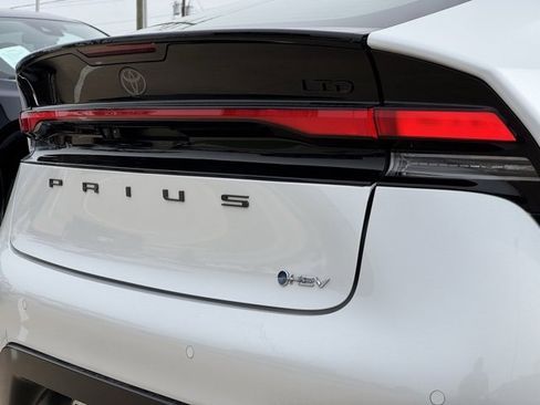 Used 2025 Toyota Prius LE image 8