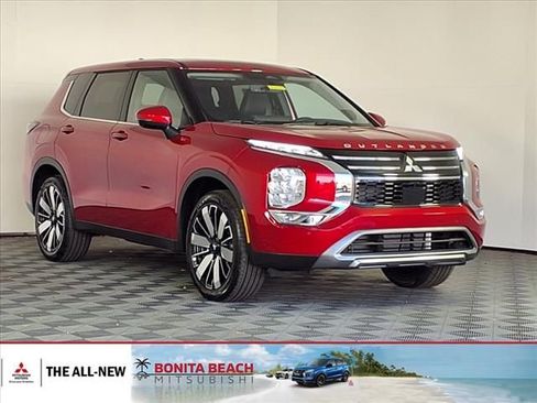 Used 2025 Mitsubishi Outlander SE FWD image 1
