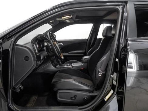 Used 2019 Dodge Charger R/T w/ Plus Group RWD image 5