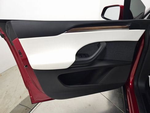 Used 2023 Tesla Model X image 15