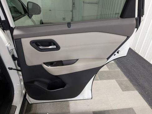 Used 2023 Nissan Rogue SL w/ SL Premium Package image 27