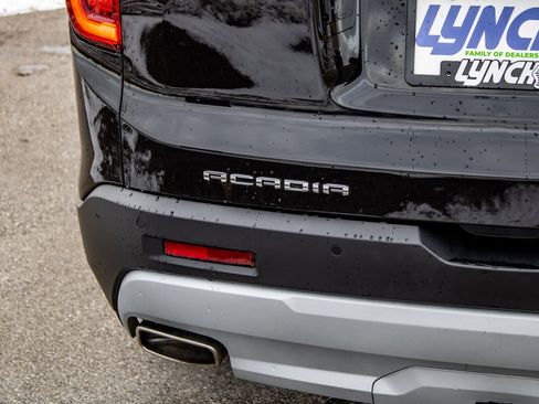 Used 2023 GMC Acadia SLT image 10