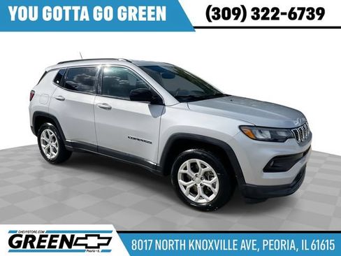 Used 2024 Jeep Compass Latitude AWD/4WD image 1