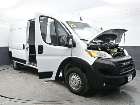 Used 2025 RAM ProMaster 2500 w/ Convenience Group image 37