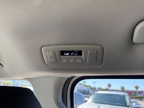 Used 2026 Kia Carnival FWD image 24