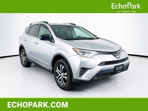 Used 2018 Toyota RAV4 LE image 1