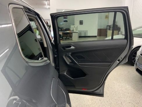 Used 2019 Volkswagen Tiguan SEL Premium image 33