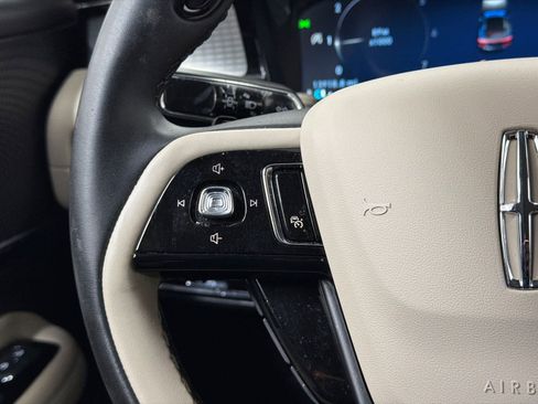 Certified 2025 Lincoln Corsair AWD image 23