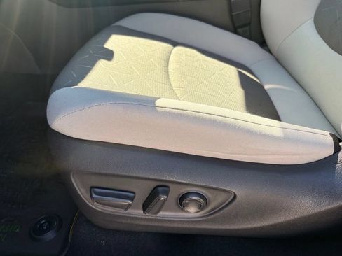 Used 2025 Toyota RAV4 XLE AWD/4WD image 26