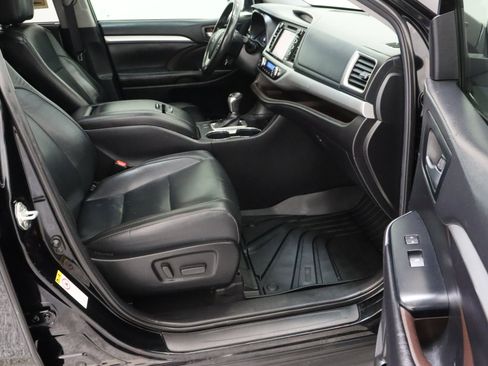 Used 2019 Toyota Highlander XLE FWD image 41