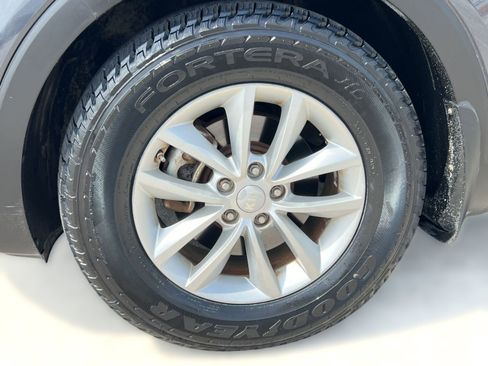 Used 2017 Kia Sorento LX w/ LX V6 Convenience Package image 12