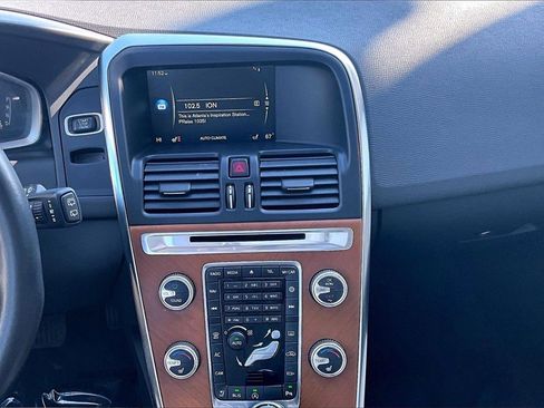 Used 2017 Volvo XC60 T5 Inscription w/ Preferred Option Package image 8