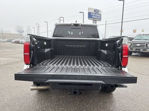 Used 2024 Toyota Tacoma TRD Sport w/ TRD Sport Premium Package image 15