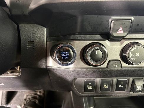 Used 2019 Toyota Tacoma TRD Sport w/ Technology Package AWD/4WD image 20