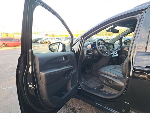 New 2026 Chrysler Pacifica Select w/ S Appearance Package image 10