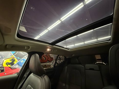 Used 2019 Volvo XC40 T5 Momentum image 32