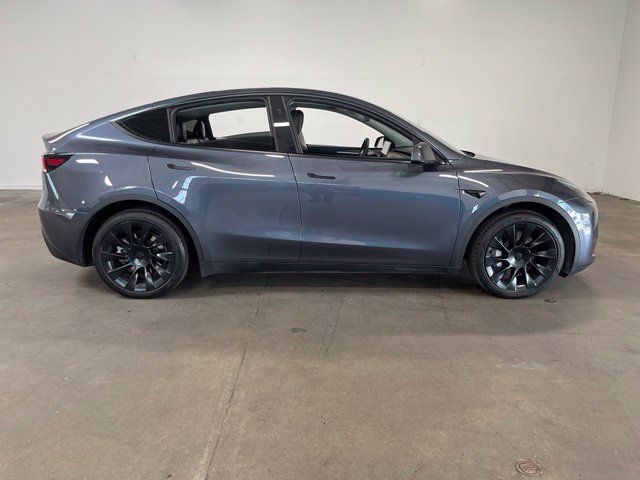 Used 2023 Tesla Model Y Long Range AWD/4WD image 2