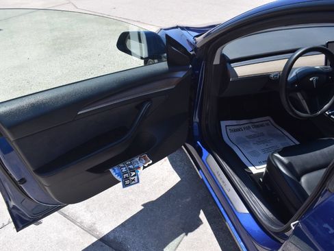 Used 2022 Tesla Model 3 Long Range AWD/4WD image 9