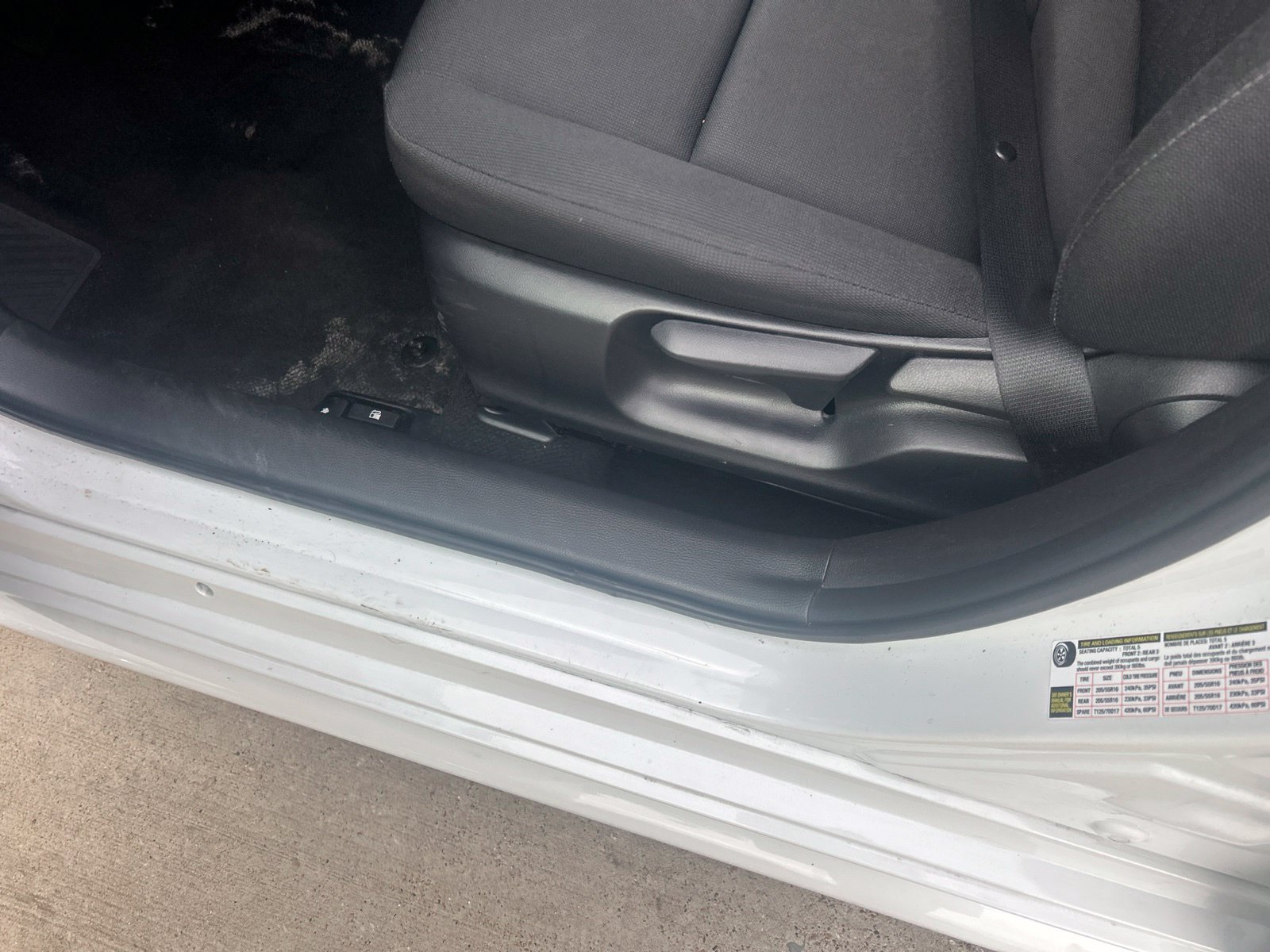 Used 2025 Toyota Corolla LE FWD image 19