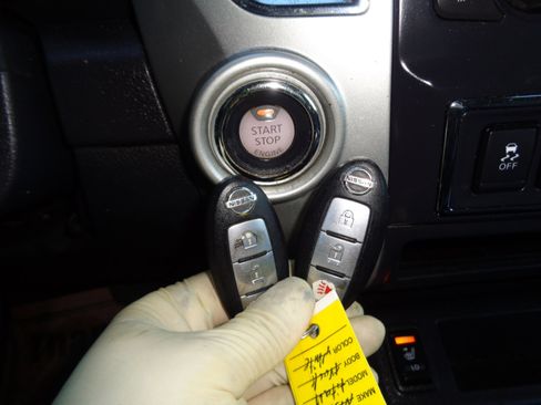 Used 2018 Nissan Titan SV w/ SV Convenience Package image 22