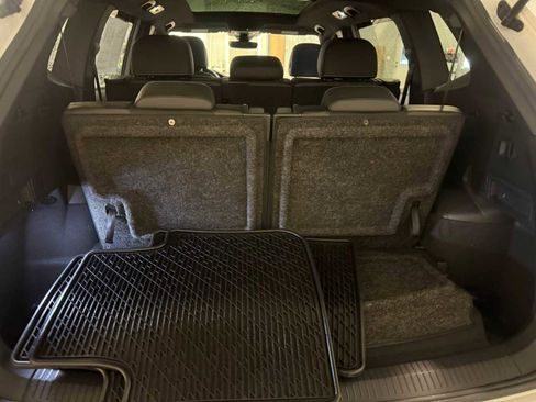 Certified 2023 Volkswagen Tiguan SE R-Line FWD image 25