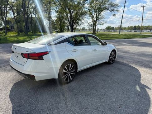 Used 2023 Nissan Altima 2.5 SR w/ SR Premium Package FWD image 3