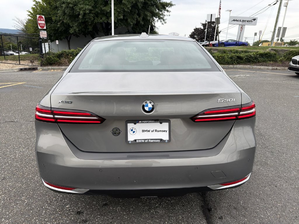 Used 2024 BMW 530i xDrive w/ Premium Package AWD/4WD image 13