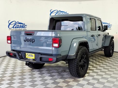 Used 2025 Jeep Gladiator Sport AWD/4WD image 7