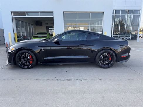 Used 2022 Ford Mustang Shelby GT500 w/ Technology Package image 3
