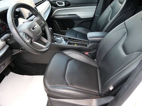 Used 2025 Jeep Compass Limited AWD/4WD image 5