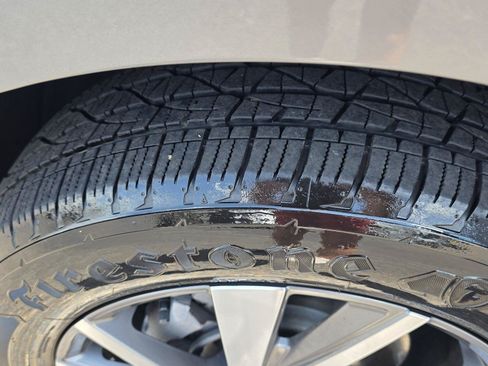 Used 2023 Chevrolet Equinox Premier AWD/4WD image 32
