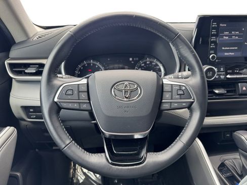Used 2021 Toyota Highlander XLE AWD/4WD image 15