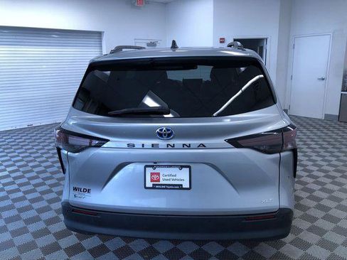 Certified 2025 Toyota Sienna XLE FWD image 13