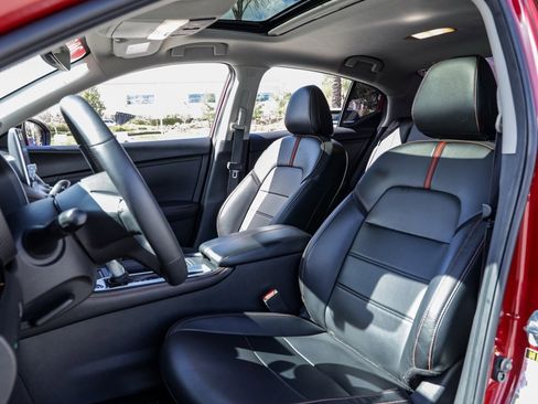 Used 2023 Nissan Sentra SR w/ SR Premium Package image 18