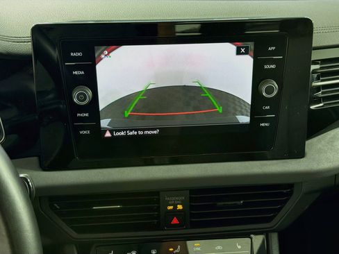 Used 2025 Volkswagen Jetta SE FWD image 23