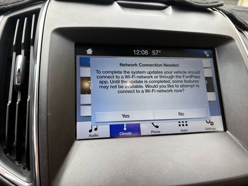 Used 2019 Ford Edge Titanium image 21