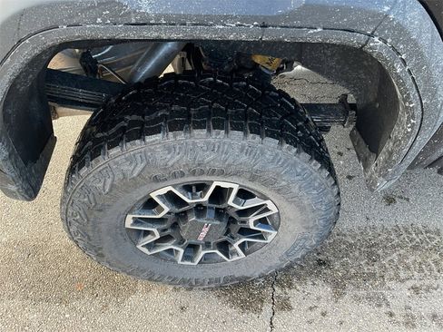 Used 2026 GMC Sierra 2500 AT4X image 19