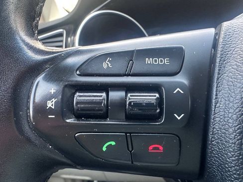 Used 2015 Kia Sedona SX FWD image 22