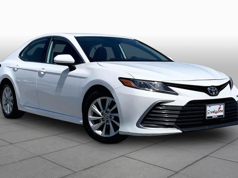 Used 2021 Toyota Camry LE FWD image 3